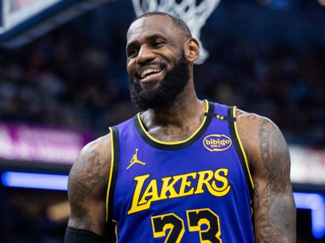 避开奢侈税+全额中产！詹姆斯或继续降薪一舞再舞